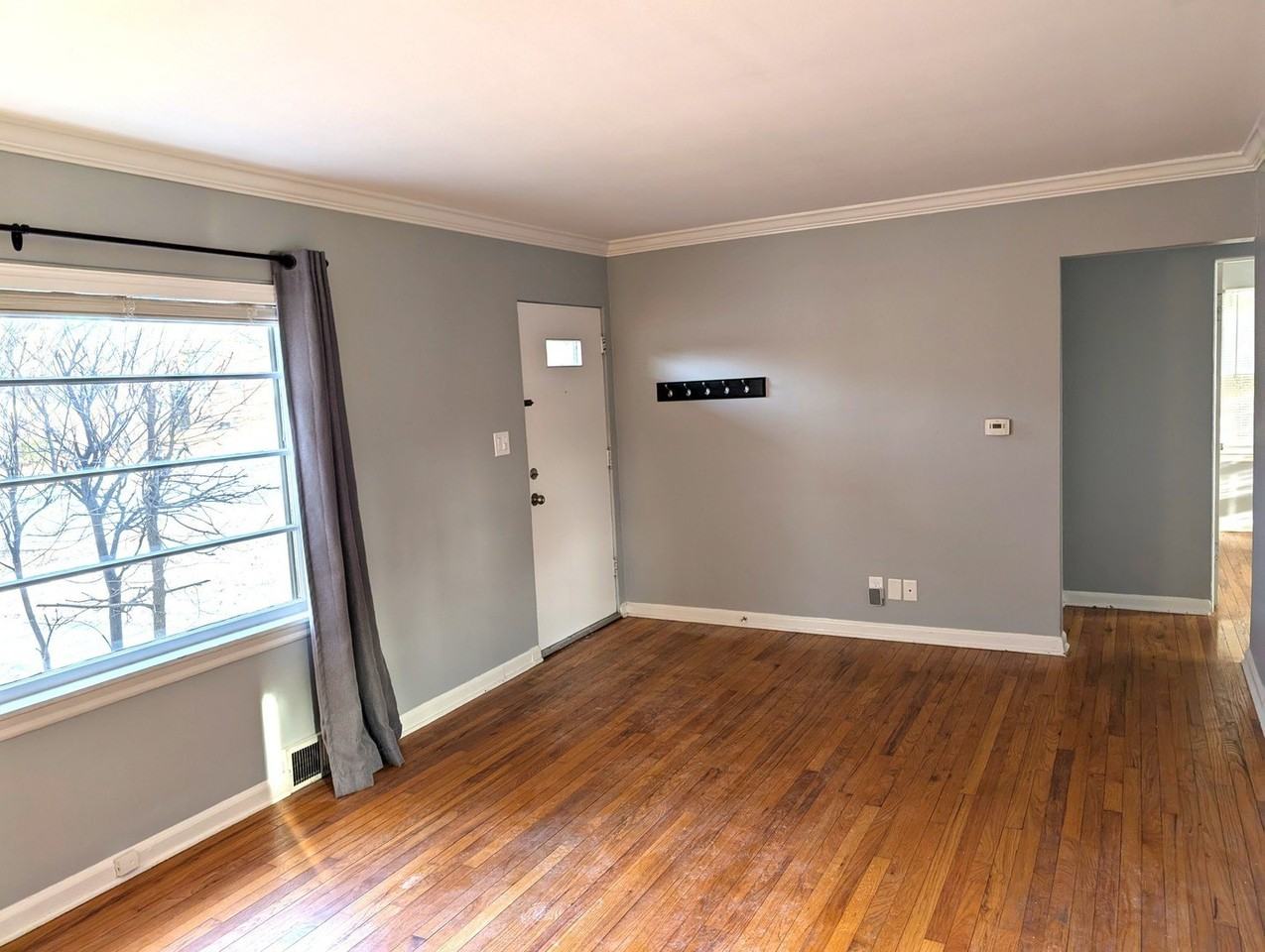 1106 N Main St - Photo 4 of 10