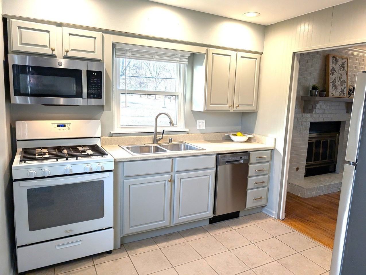 1106 N Main St - Photo 6 of 10