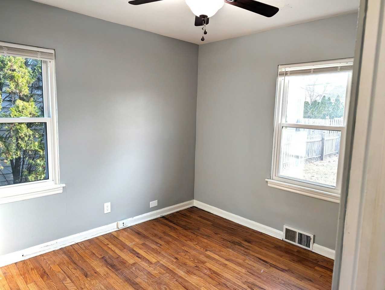 1106 N Main St - Photo 7 of 10