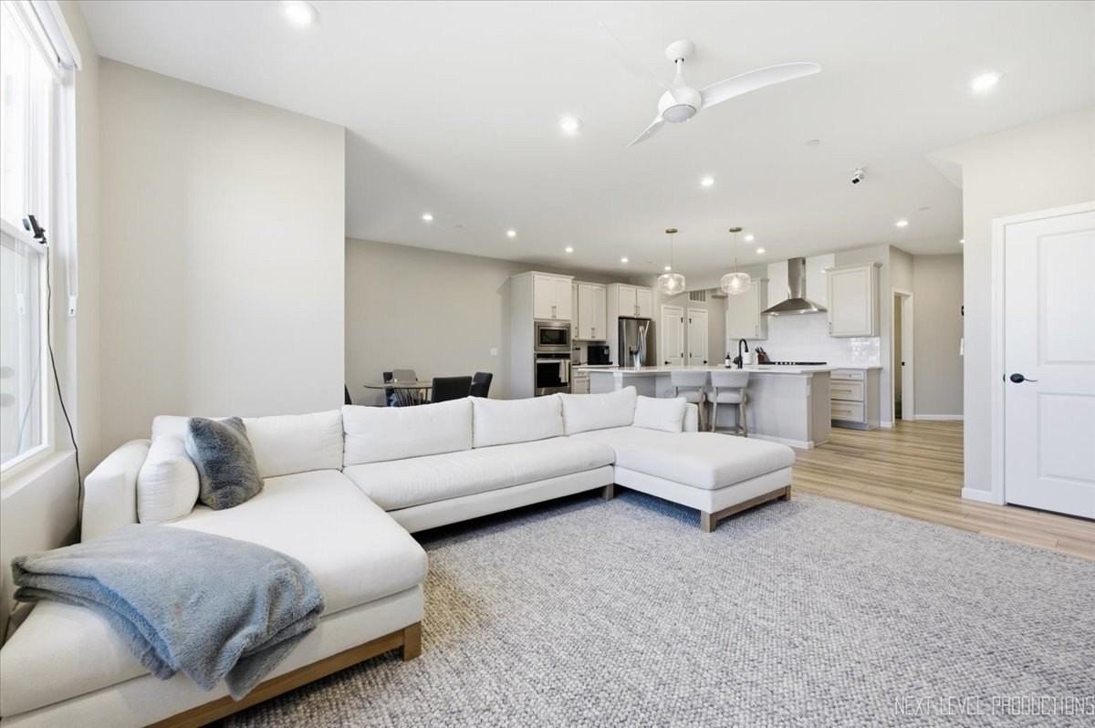 2132 Weatherbee Ln - Photo 7 of 23