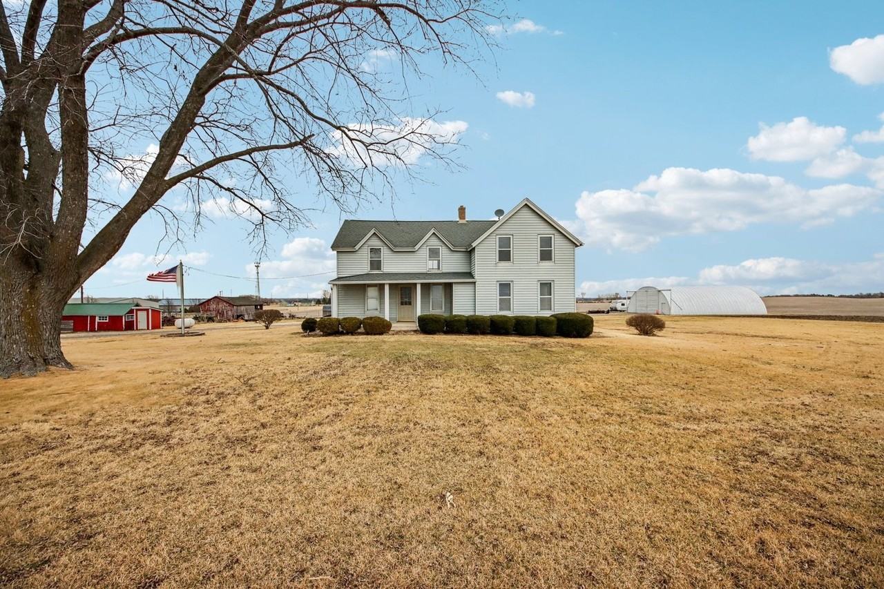 11N455 Tower Rd - Photo 2 of 36