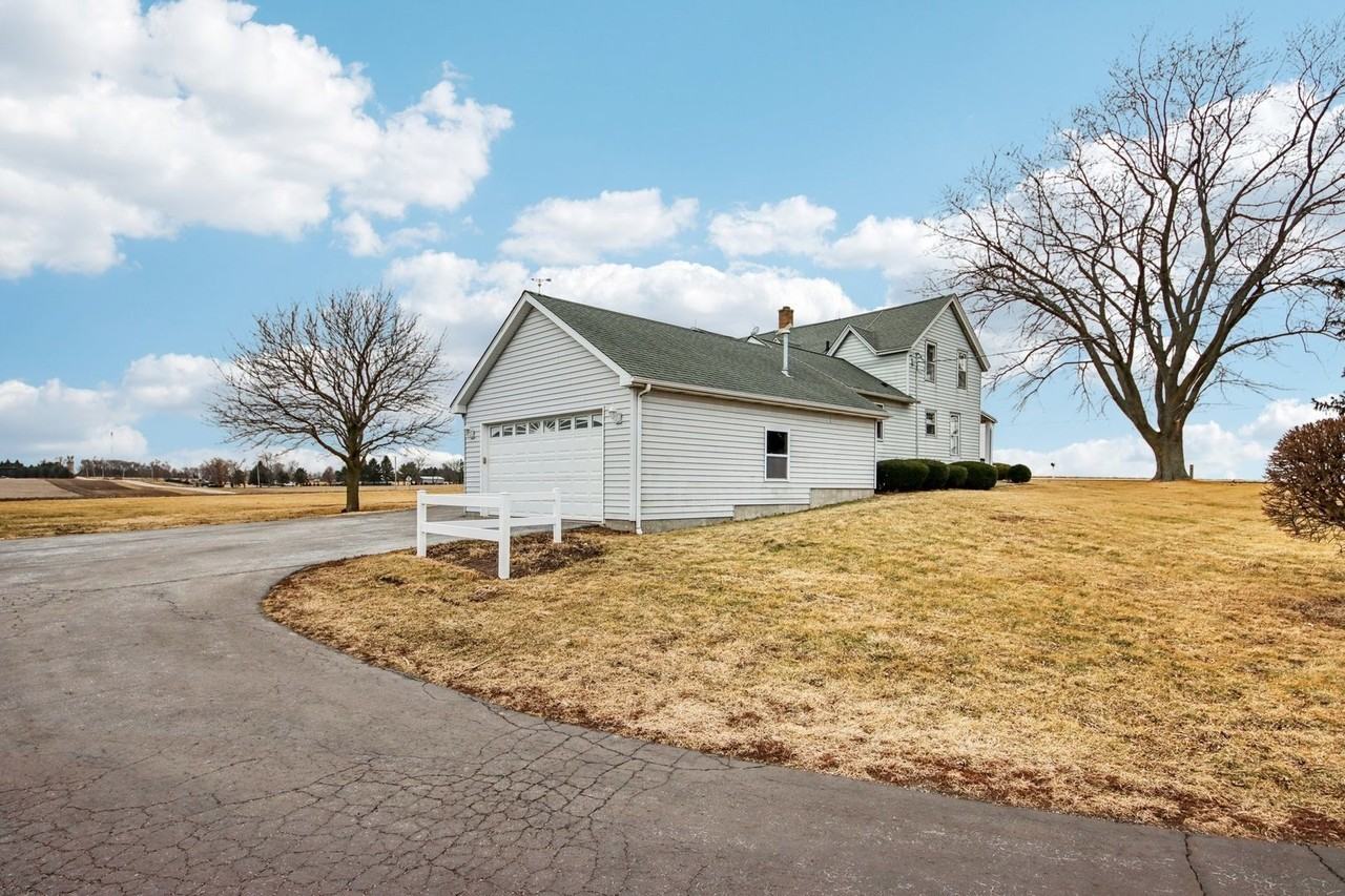 11N455 Tower Rd - Photo 4 of 36