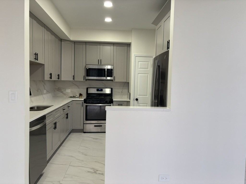 1150 Regency Dr - Photo 3 of 12