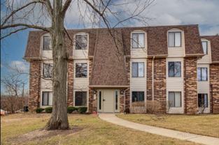 274 W Court Of Shorewood Apt 2b #2B - Photo 1 of 1