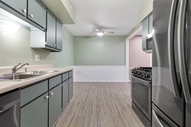 817 Wellington Ave Unit 817 #817 - Photo 5 of 25