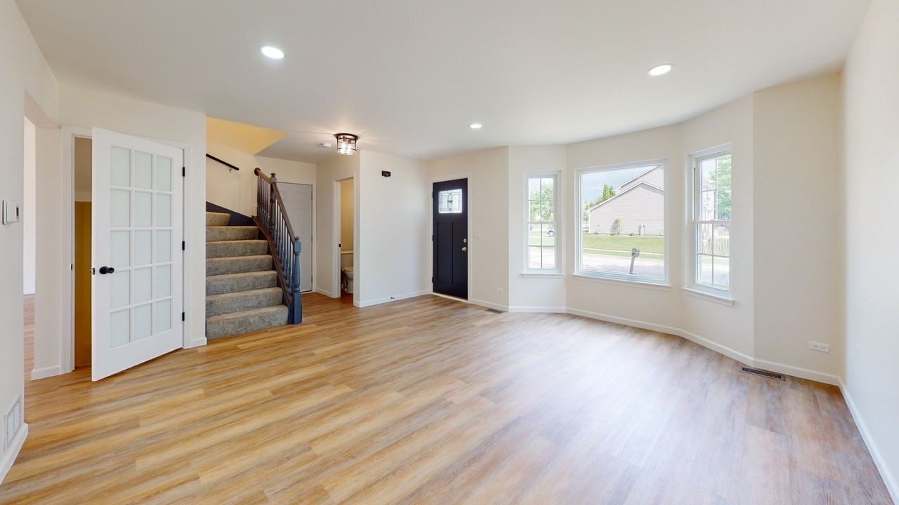 1913 Barnhill Dr - Photo 3 of 29