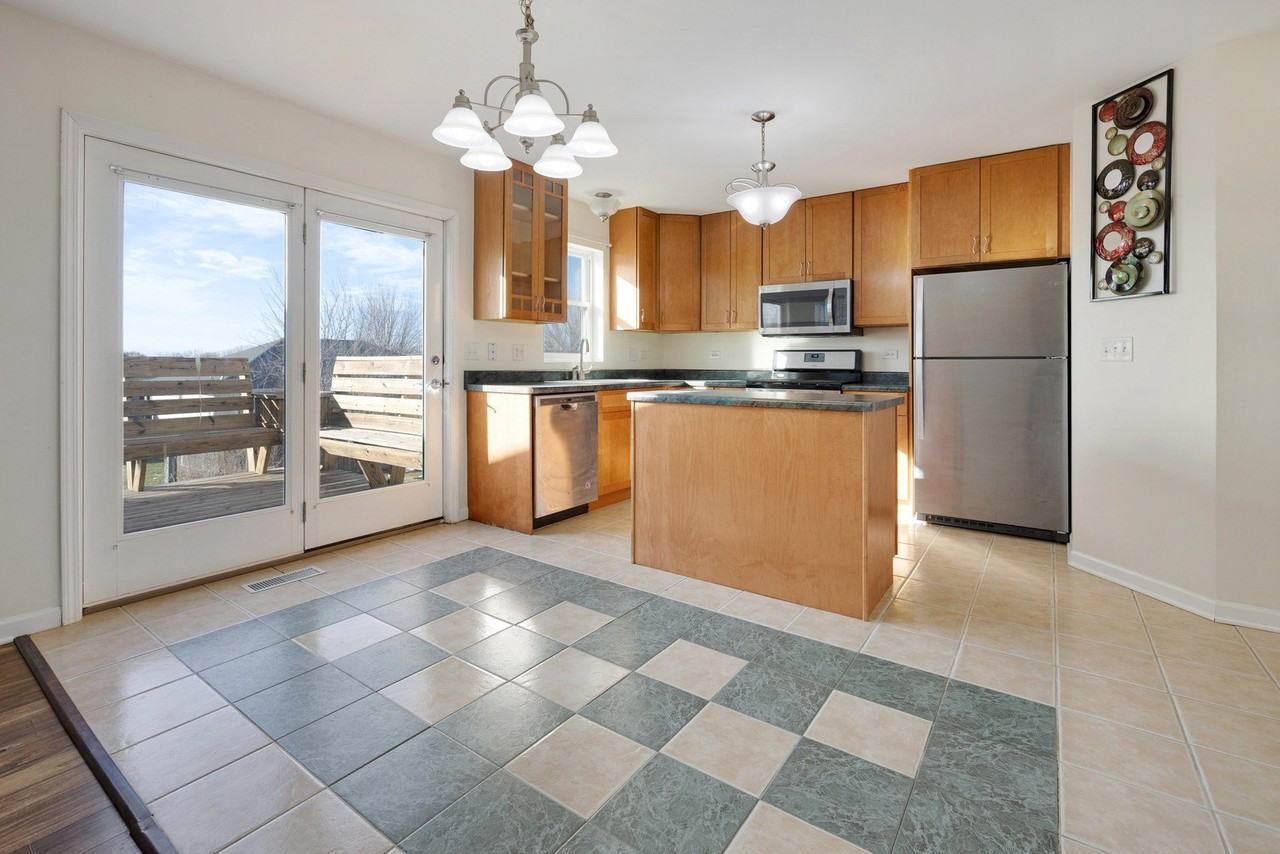 540 Kennedy St - Photo 3 of 25