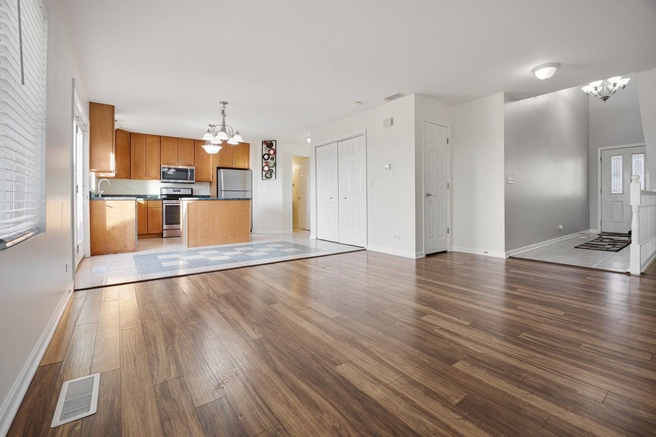 540 Kennedy St - Photo 6 of 25