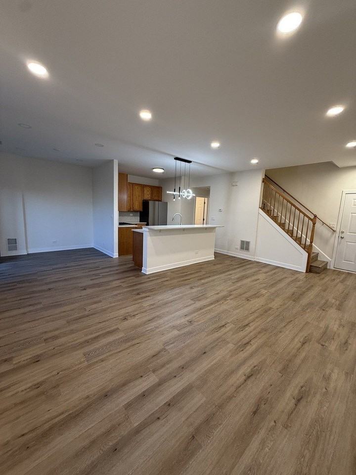 16212 Golfview Dr - Photo 2 of 12