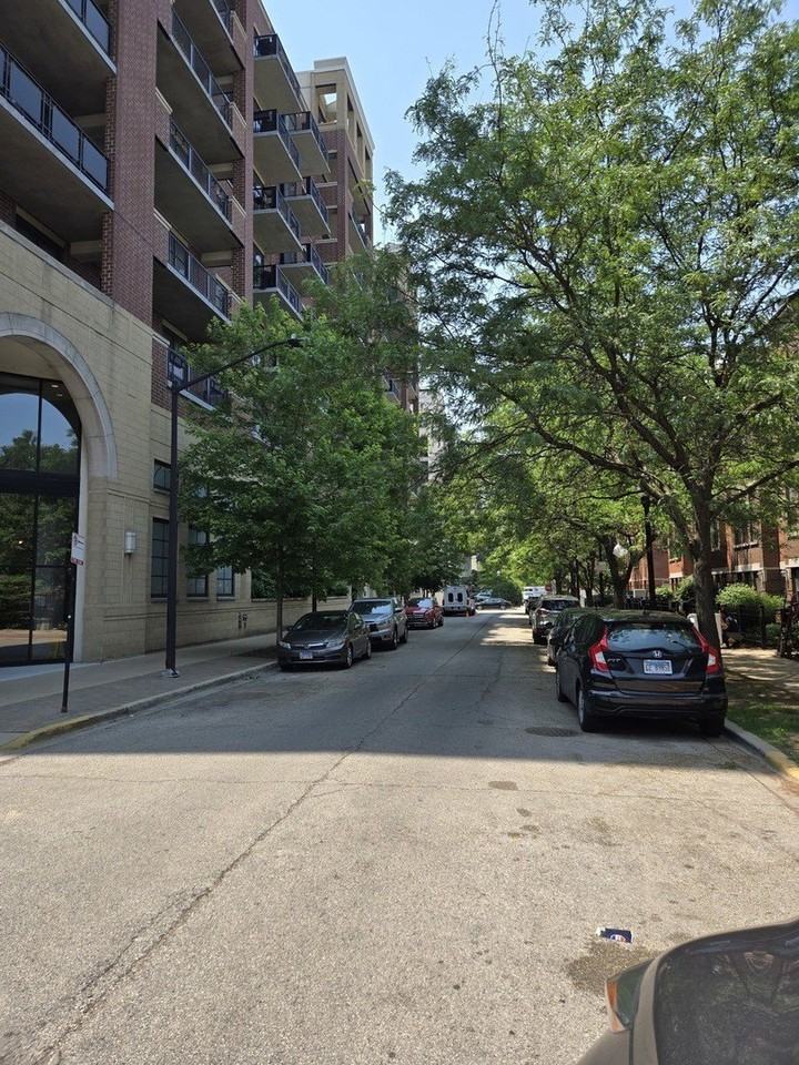 811 W 15th Pl Unit 703 #703 - Photo 2 of 20