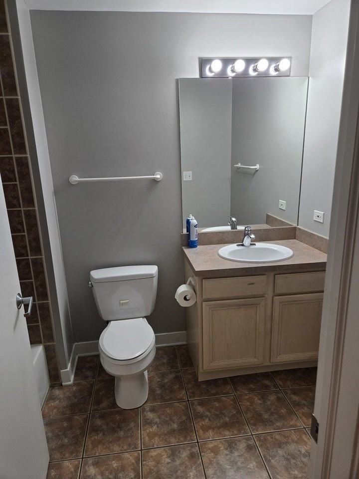 811 W 15th Pl Unit 703 #703 - Photo 7 of 20