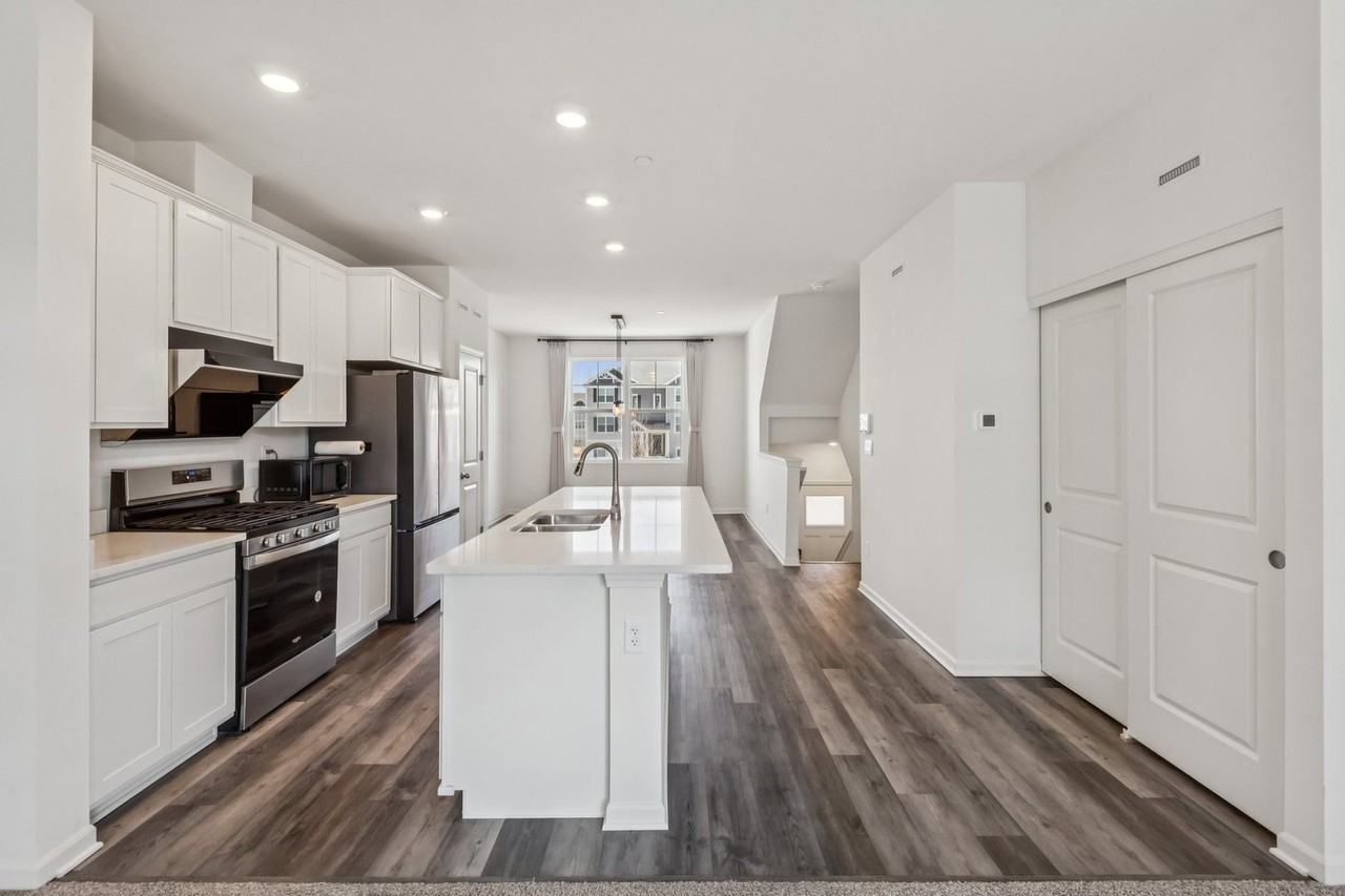 2014 Yellowstone Blvd - Photo 4 of 15