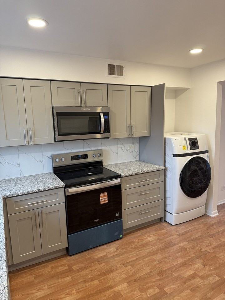 4208 Central Rd Apt 4f #4F - Photo 2 of 11