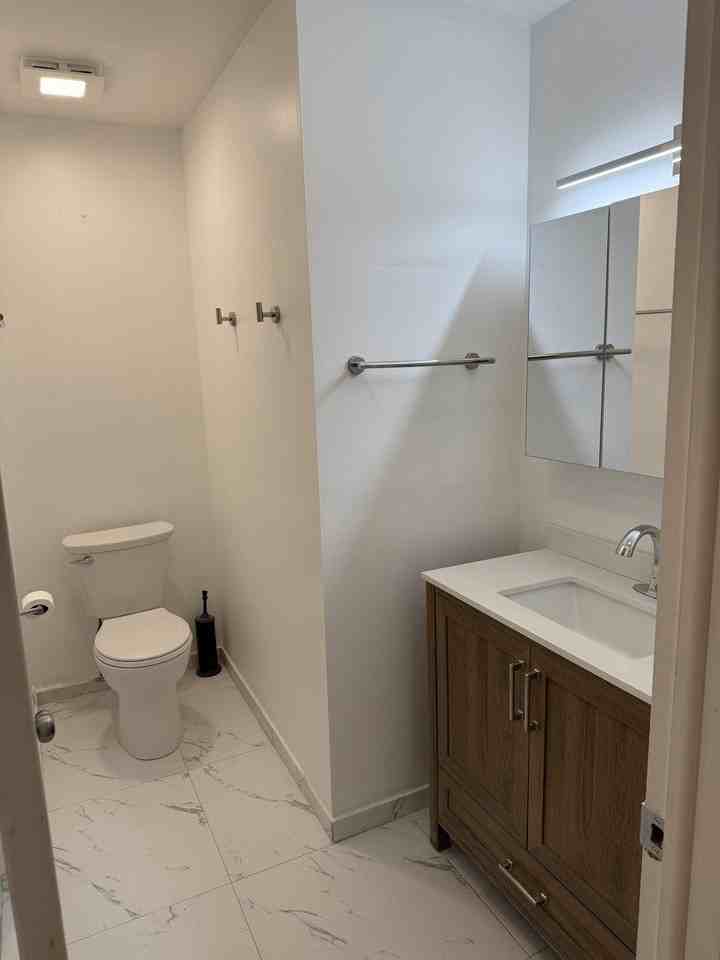 4208 Central Rd Apt 4f #4F - Photo 6 of 11