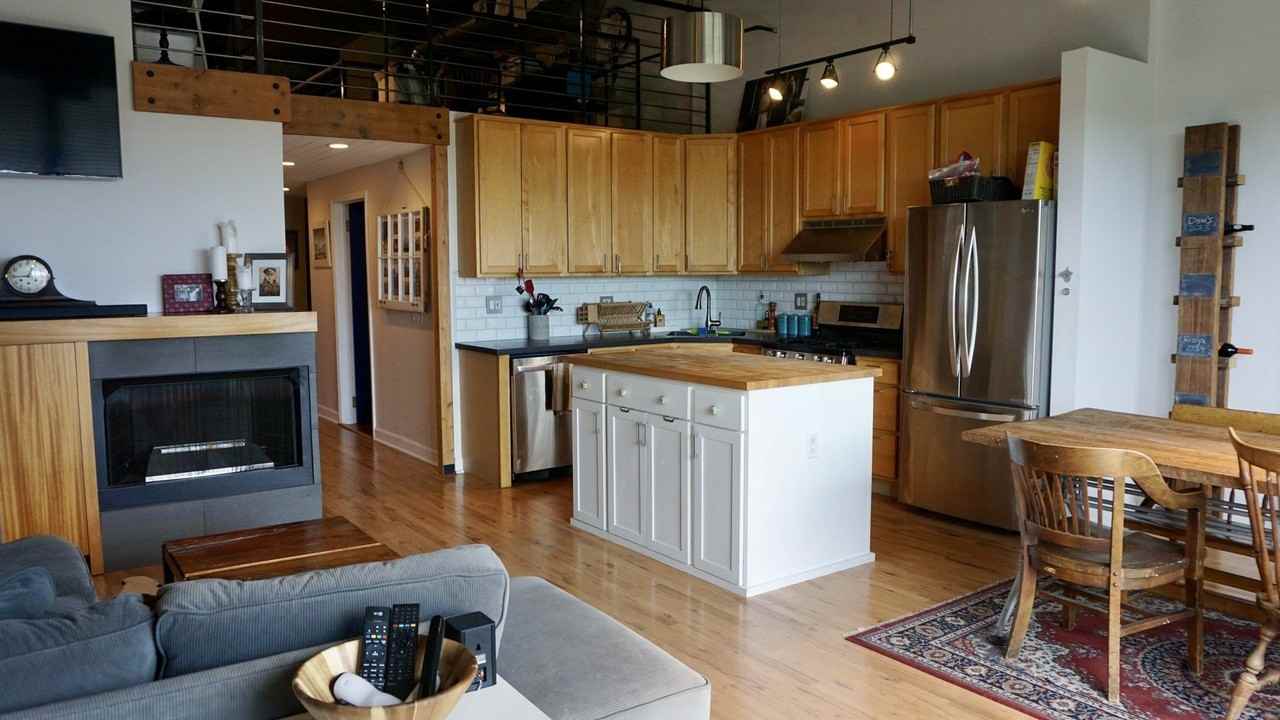 1934 N Washtenaw Ave Apt 416 #416 - Photo 2 of 19