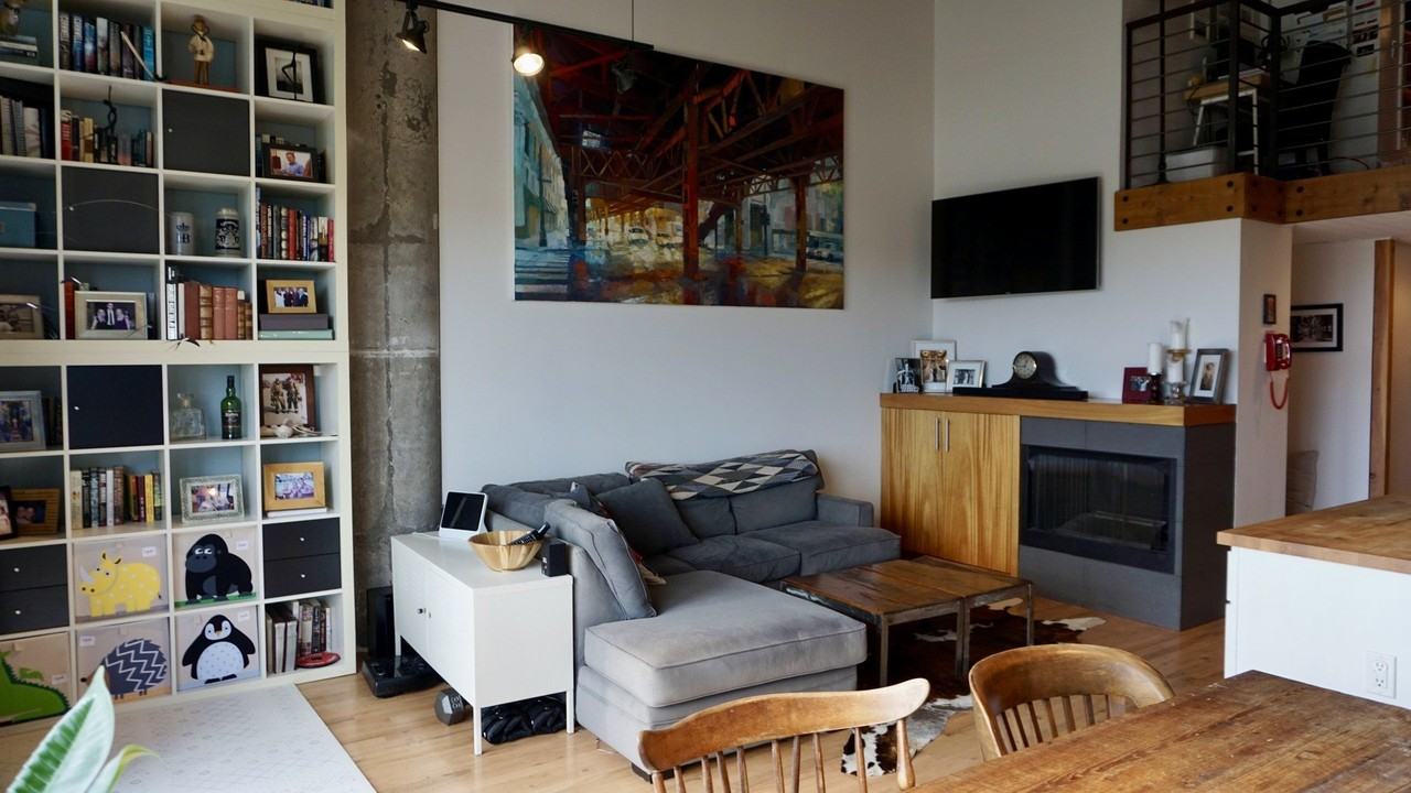 1934 N Washtenaw Ave Apt 416 #416 - Photo 3 of 19