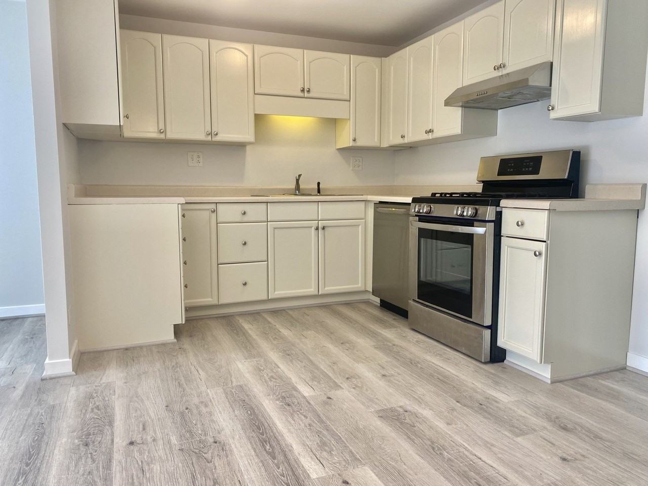 214 Barcliffe Ln Unit 214 #214 - Photo 4 of 12