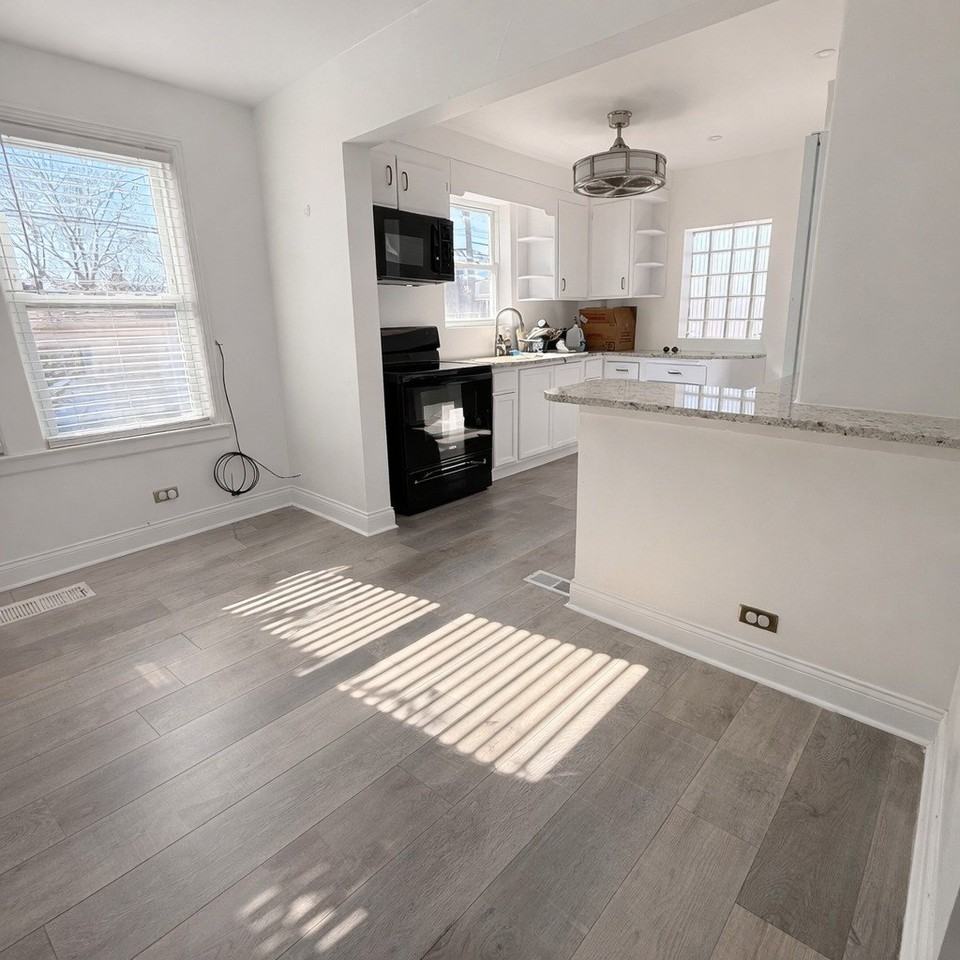 3857 W 51st St - Photo 4 of 13