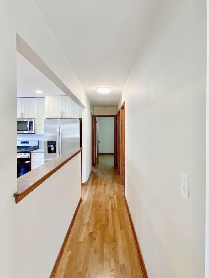 2242 Eastview Dr - Photo 6 of 20