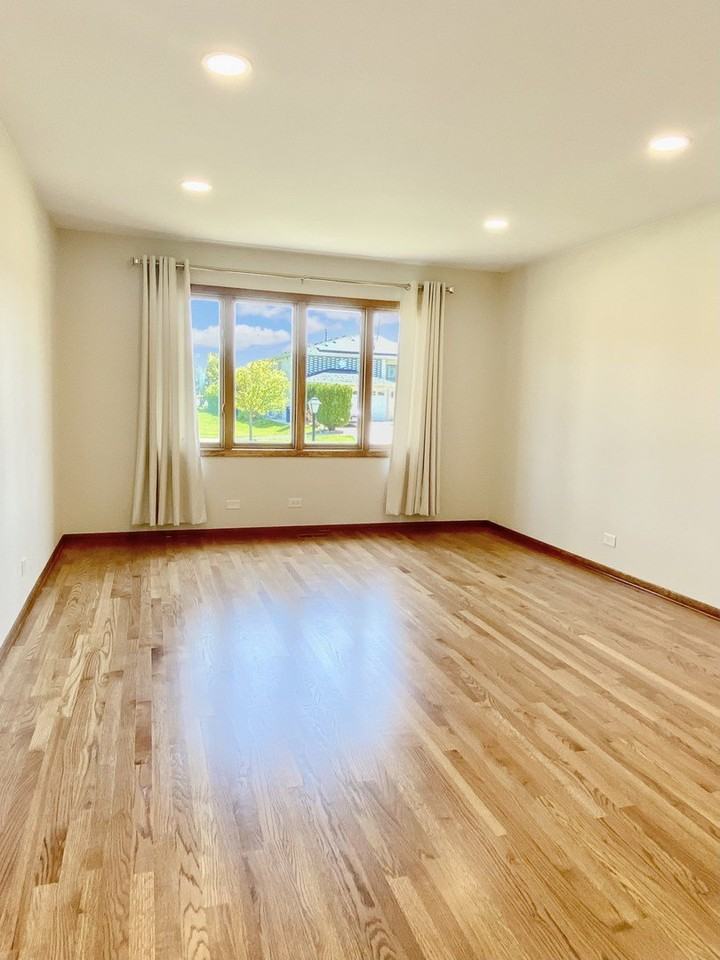 2242 Eastview Dr - Photo 7 of 20