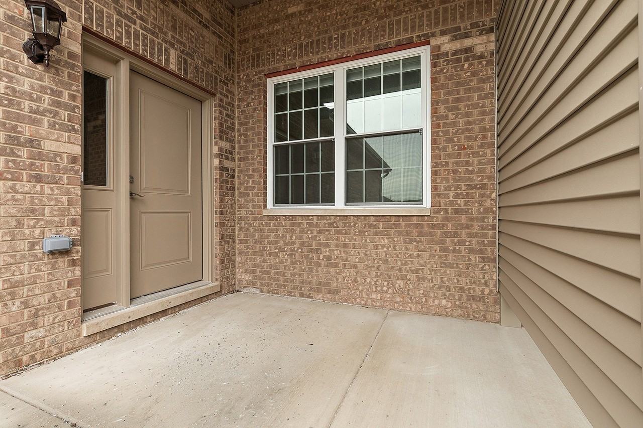 44 Olympus Dr - Photo 3 of 40