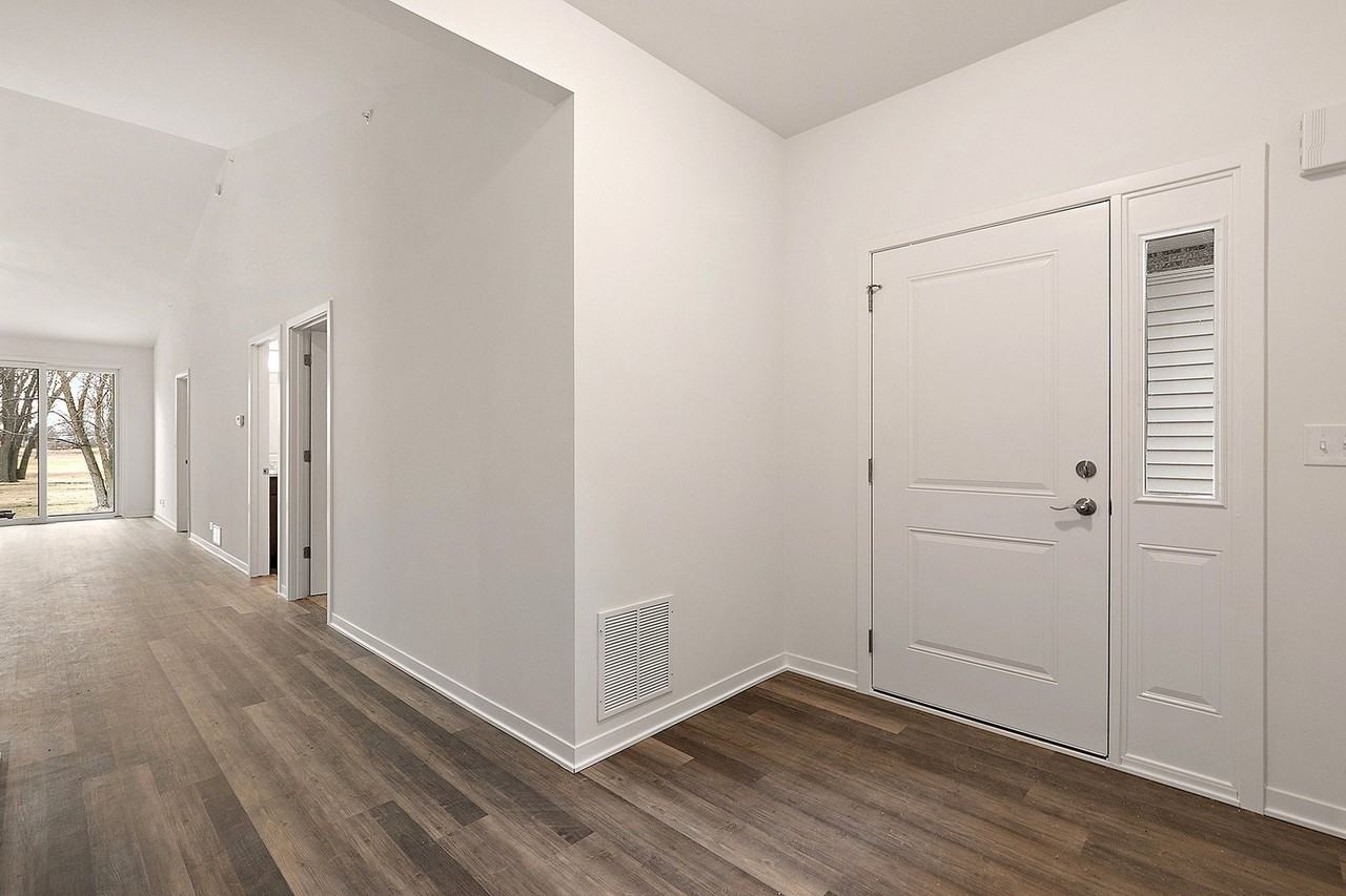 44 Olympus Dr - Photo 5 of 40