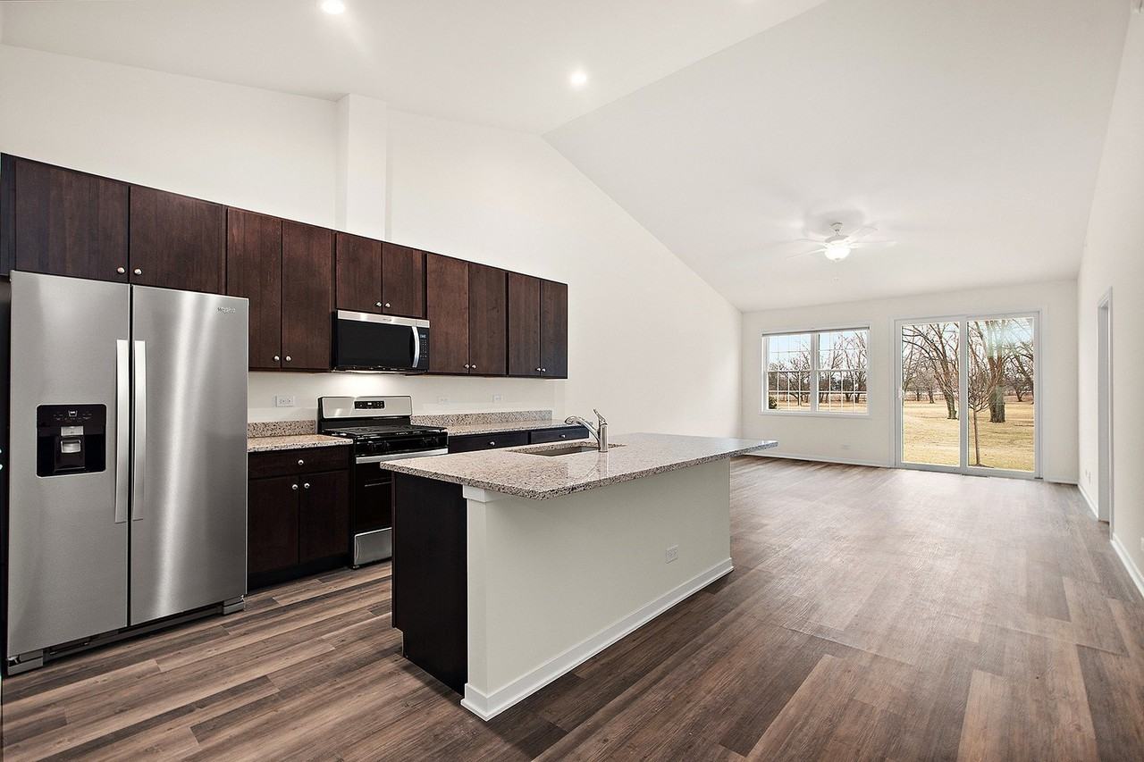 44 Olympus Dr - Photo 7 of 40