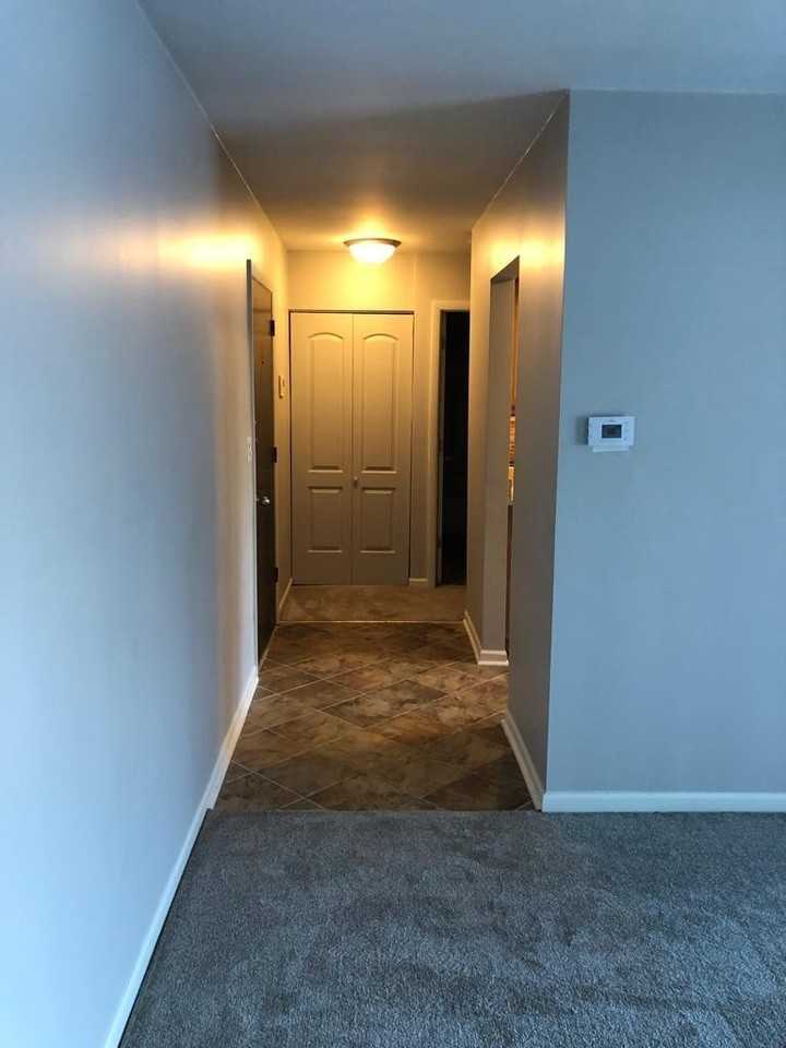 2208 Country Club Dr Apt 3 #3 - Photo 6 of 7