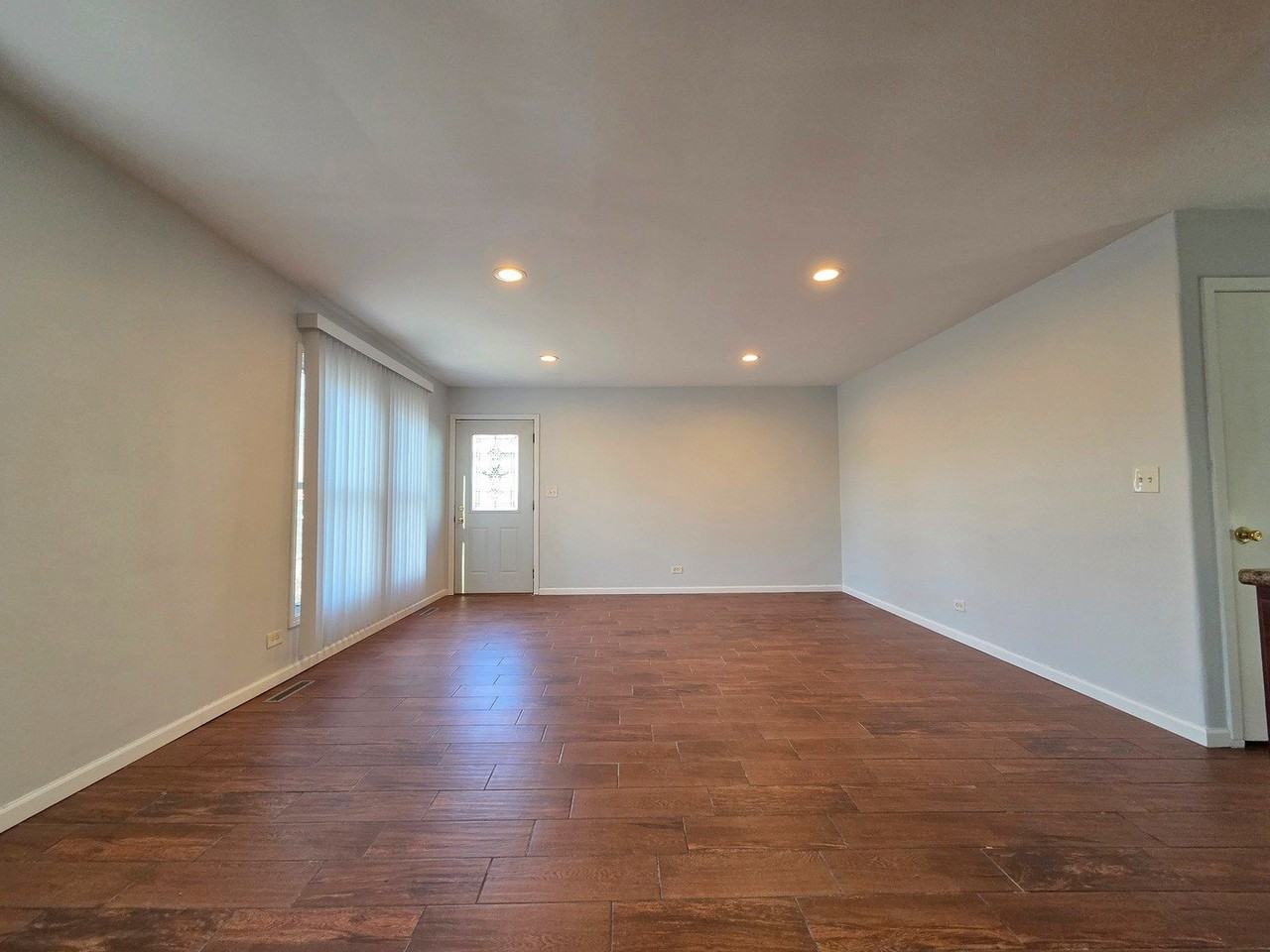 331 Lawn Ter - Photo 2 of 19