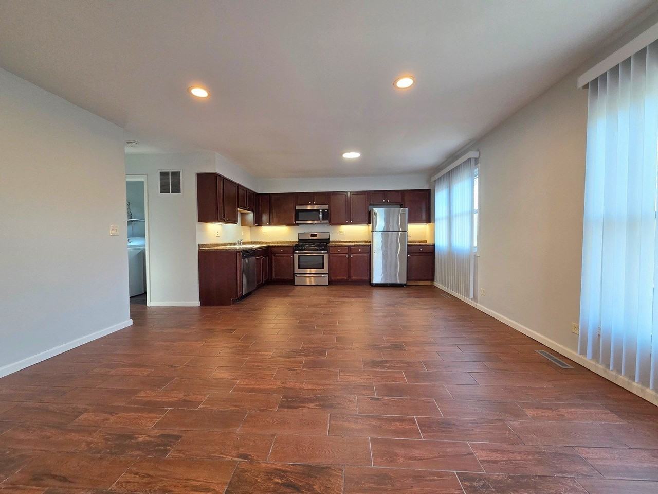 331 Lawn Ter - Photo 3 of 19