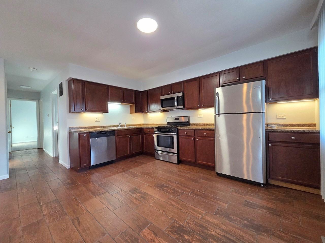 331 Lawn Ter - Photo 5 of 19