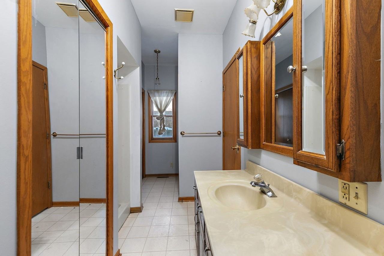 126 Park Ave - Photo 6 of 35