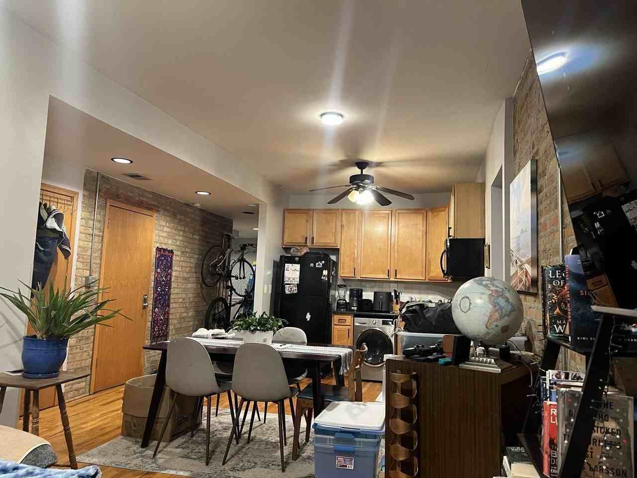 2747 W Le Moyne St Apt 3 #3 - Photo 6 of 12