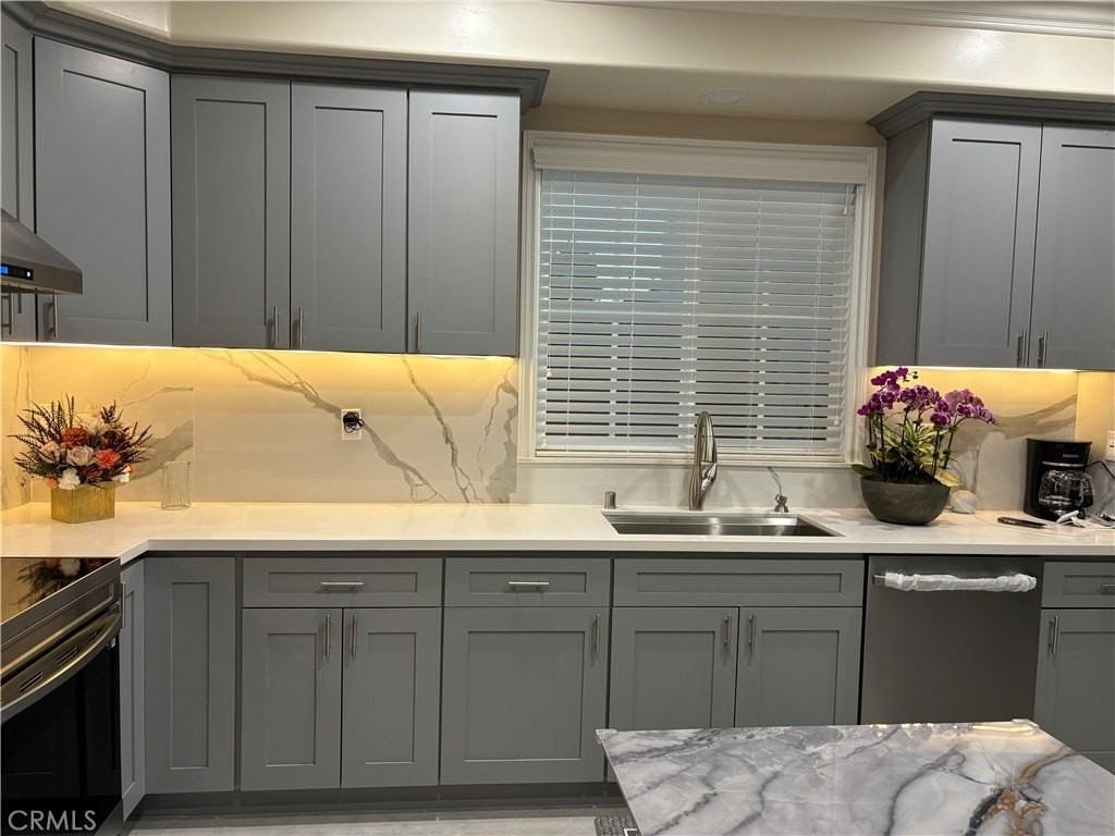 2028 S Chapel Ave - Photo 5 of 22