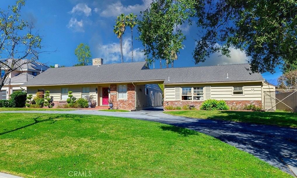 345 Walnut Ave - Photo 3 of 32