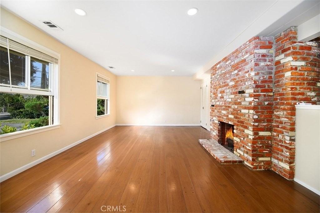 345 Walnut Ave - Photo 4 of 32