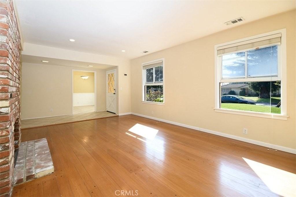 345 Walnut Ave - Photo 6 of 32