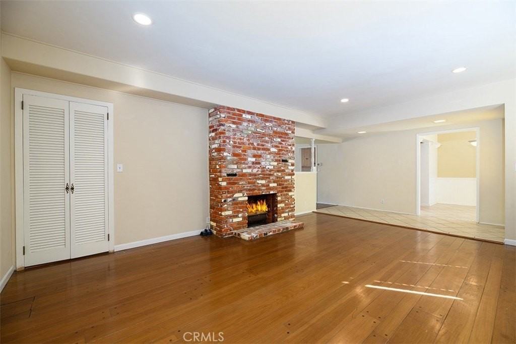 345 Walnut Ave - Photo 7 of 32