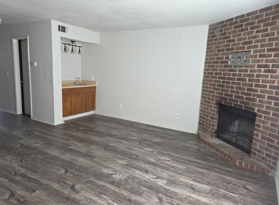 1301 Eastgate Dr #1 - Photo 6 of 13