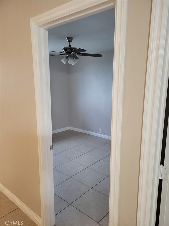 972 E Olive St - Photo 4 of 6