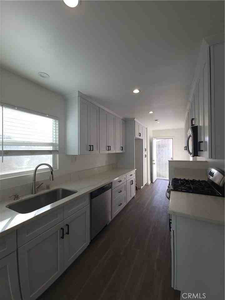 13315 Avalon Blvd - Photo 4 of 44