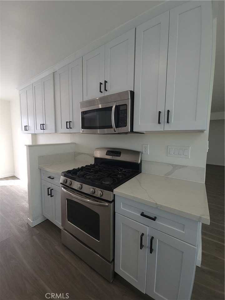 13315 Avalon Blvd - Photo 5 of 44