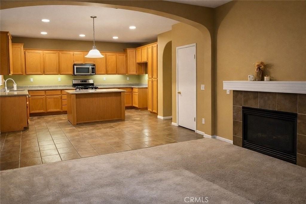 11971 Limestone Ct - Photo 3 of 5