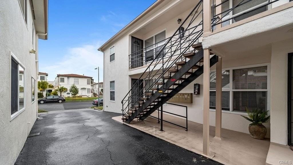 107 N 1st St #C - Photo 3 of 19