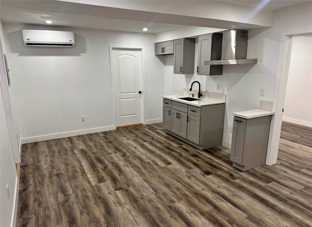 2566 Broadway - Photo 2 of 6