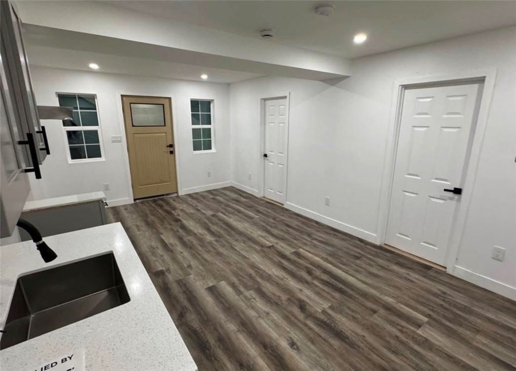 2566 Broadway - Photo 3 of 6