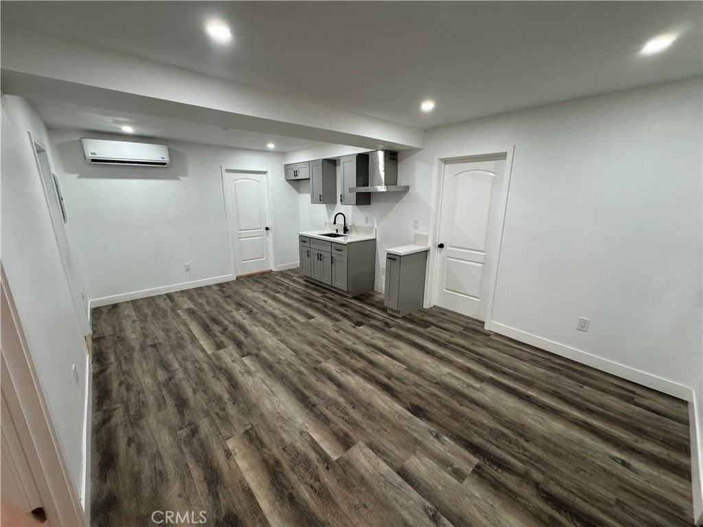 2566 Broadway - Photo 4 of 6