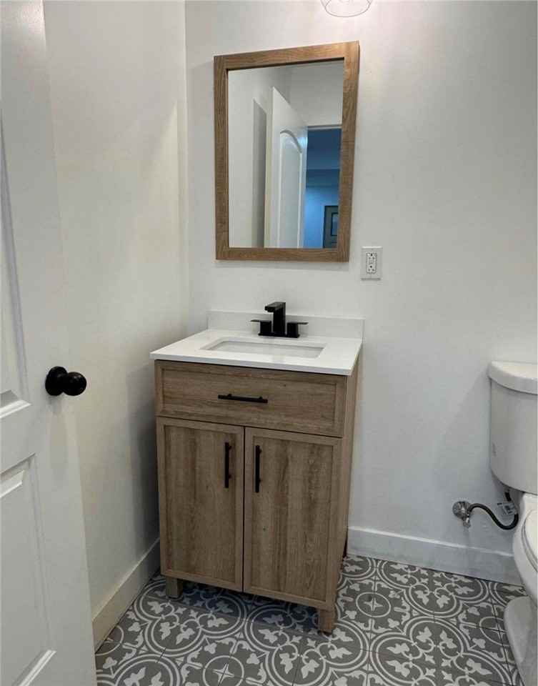 2566 Broadway - Photo 5 of 6