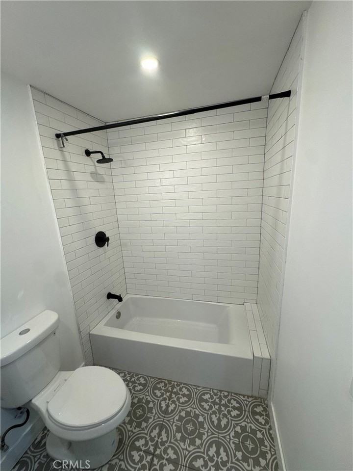 2566 Broadway - Photo 6 of 6