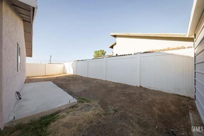 21231 Corwin St - Photo 4 of 15